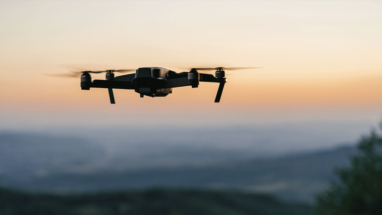 Med 5G kan droner alltid være koblet på, og styres eksternt.